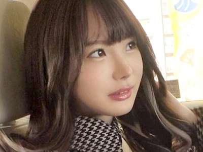 【松本いちか】勤務先を離れた清楚な女性が黒色のタイツで強調された脚を使って後ろからの密着プレイや口を使った奉仕を披露する様子