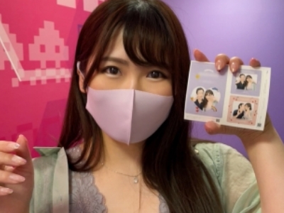 ぽっちゃり体型の素人痴女が主導権を握る密着した情事 豊かな胸部と臀部を活かした背面体位での激しい攻めが特徴の動画